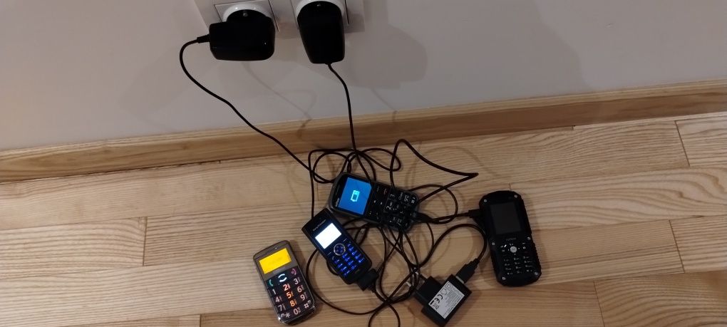 Telefony komórkowe maxcom Sony Ericsson hammer myohone