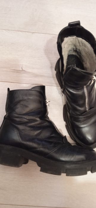 Шкіряні зимові чоботи на овчині жіночі