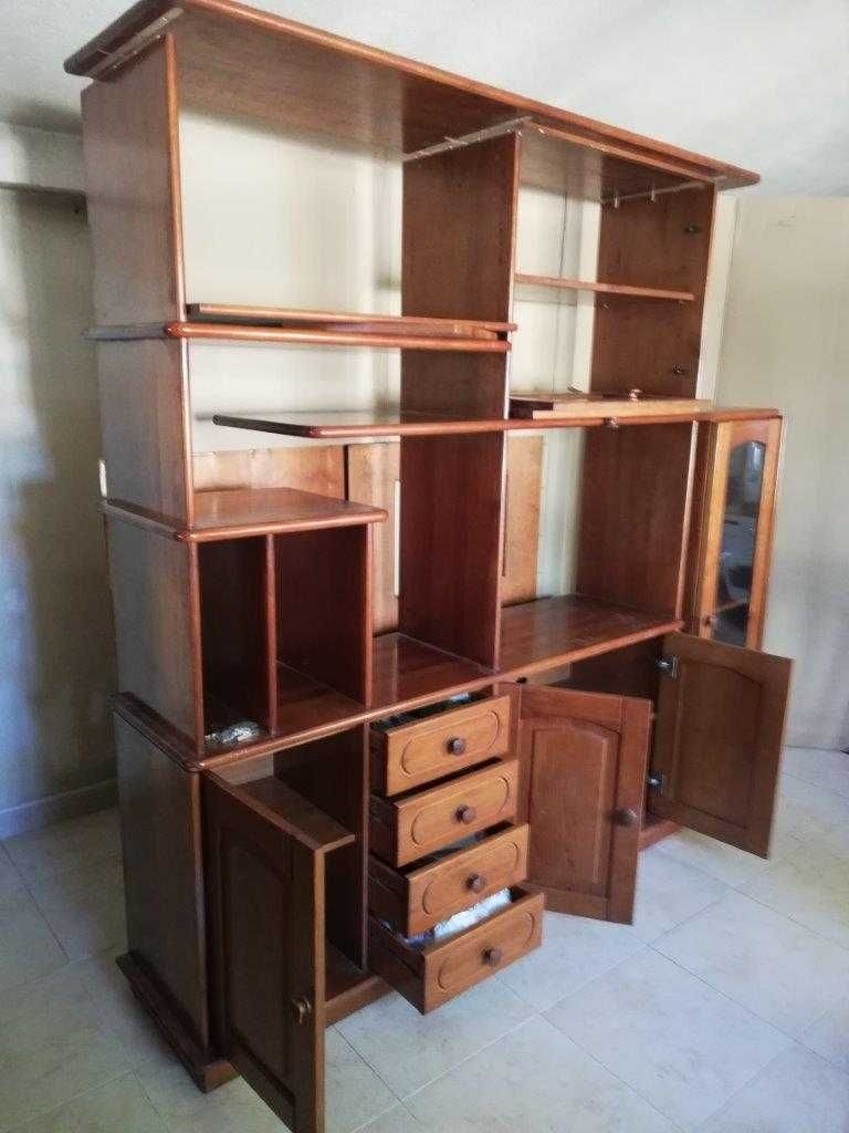 Móvel-de-sala (comp.2,10m-larg.0,45m-alt.2,0m)
