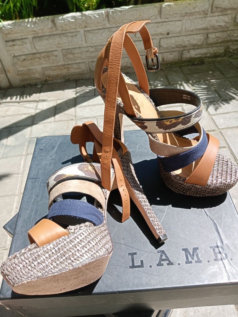 Брендовые босоножки на каблуке - L.A.M.B