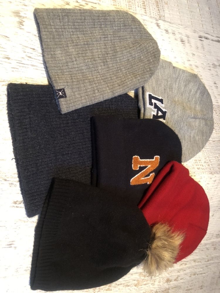 Czapki Zara H&M reserved beanie 4-6 czerwona granat szara pompon kompl