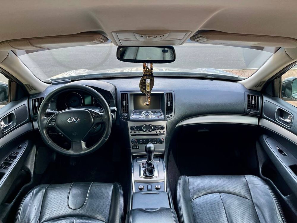 Infinity G25 2011 2.5 Бензин 4WD