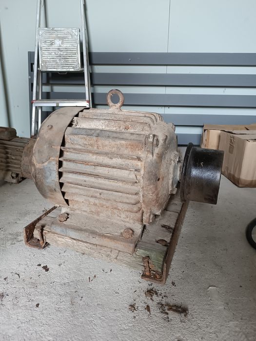 Sprzedam dwa silniki 7 kW i 2,2 kW