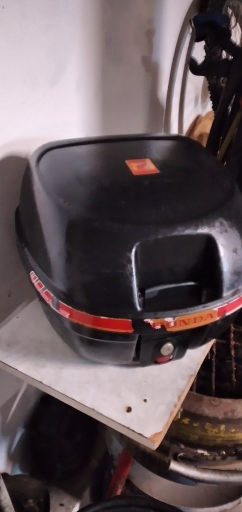 Mala de Scooter Pequena 30,€ capacetes+suporte Chad. zona Gondomar