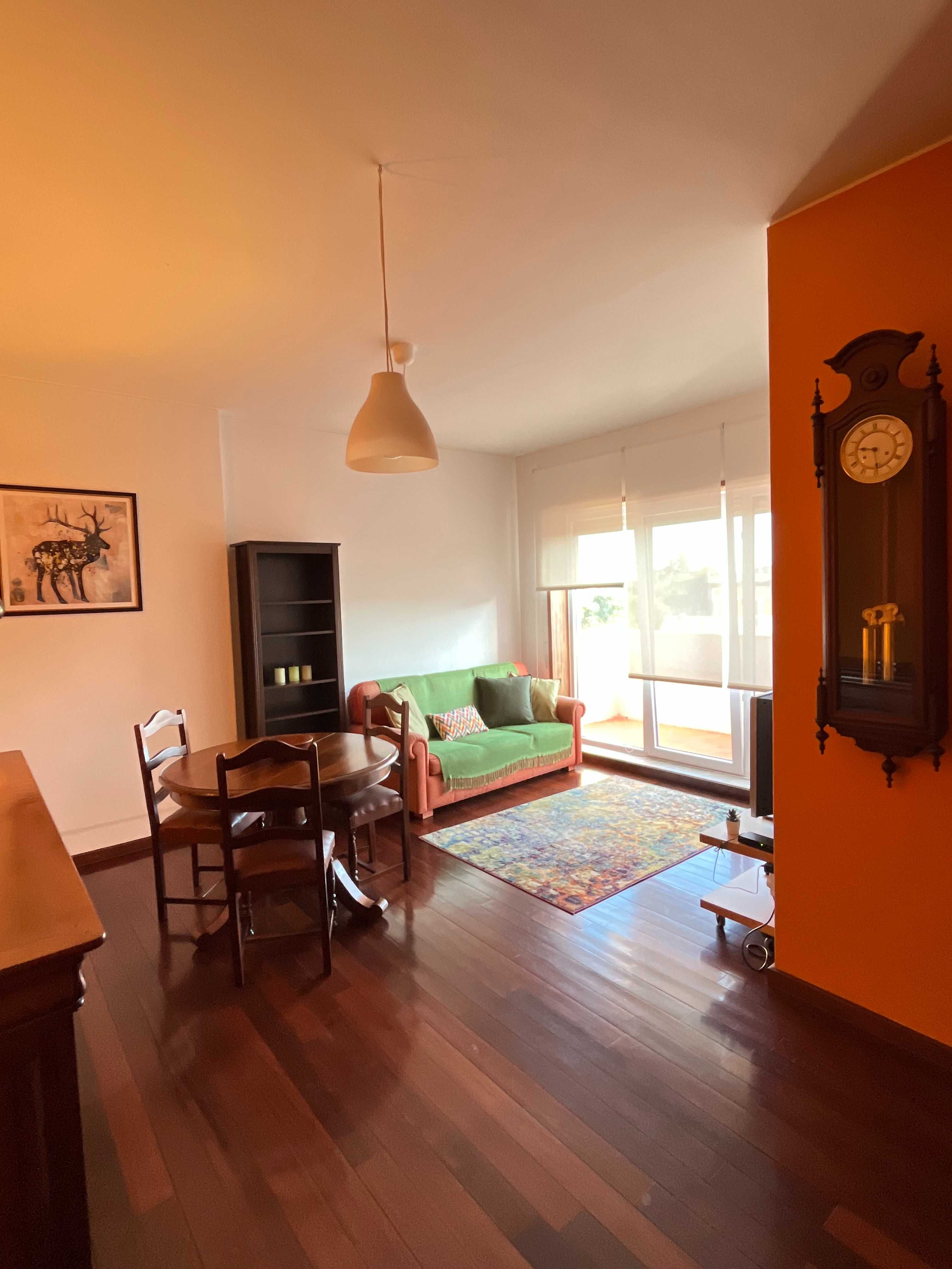 Quarto menina estudante - T2 perto Faculdade de Belas Artes/Porto