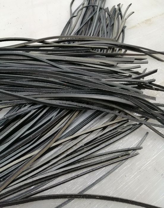 Rzemyki czarne skórzane 15 szt