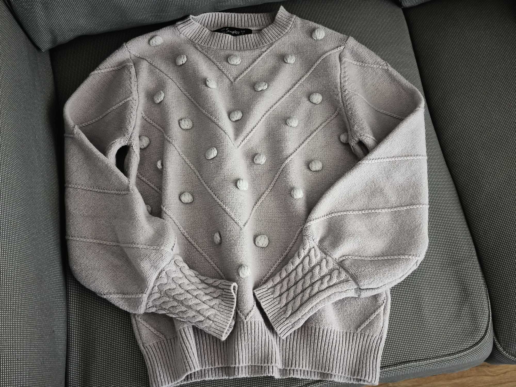 Jasnofioletowy sweter ze zdobieniami