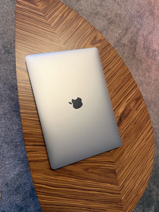 MacBook Pro M2 /13,3” /8GB RAM / 256 GB DYSK/