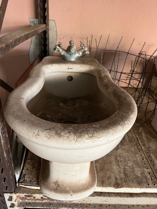 Louças antigas casa de banho