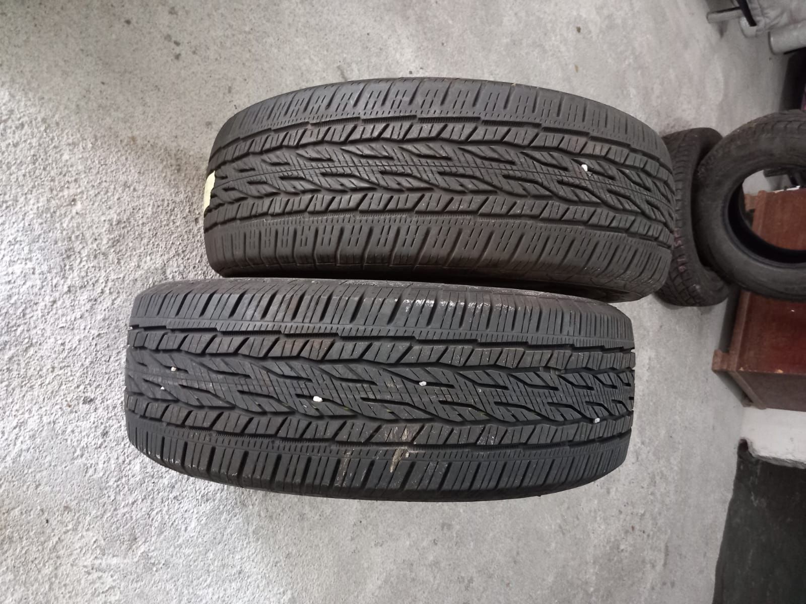 2 pneus 265/70R17 Continental seminovos