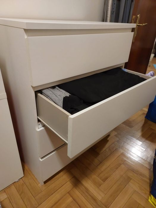 Cómoda com 4 gavetas