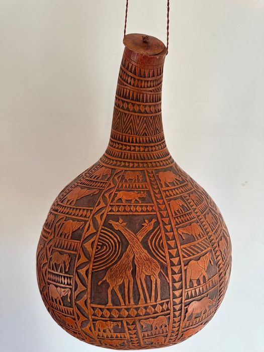 Cabaca trabalhada à mão (Quénia)