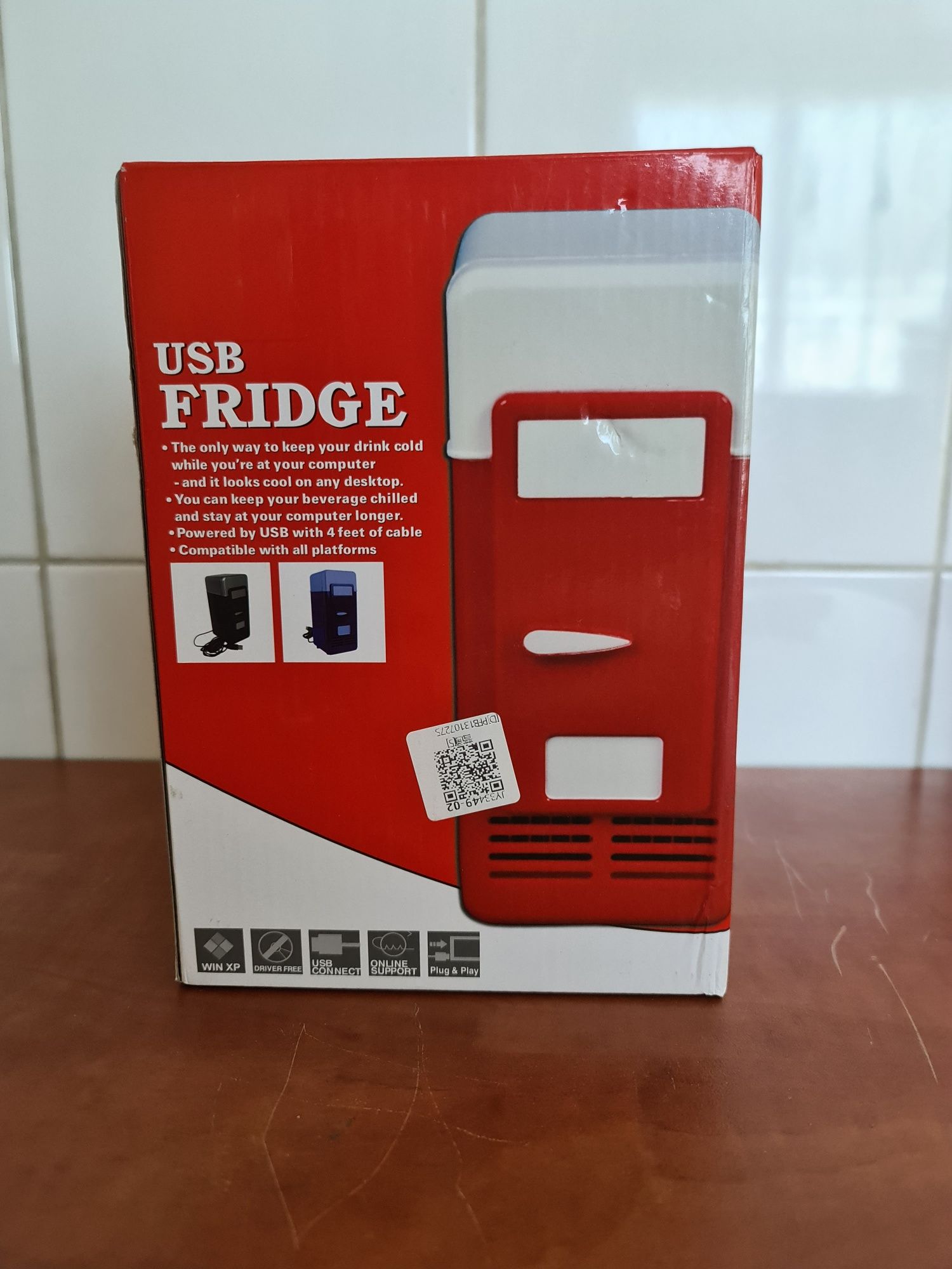 Mini Lodówka USB na puszkę  gadżet z funkcją chłodzenia grzania