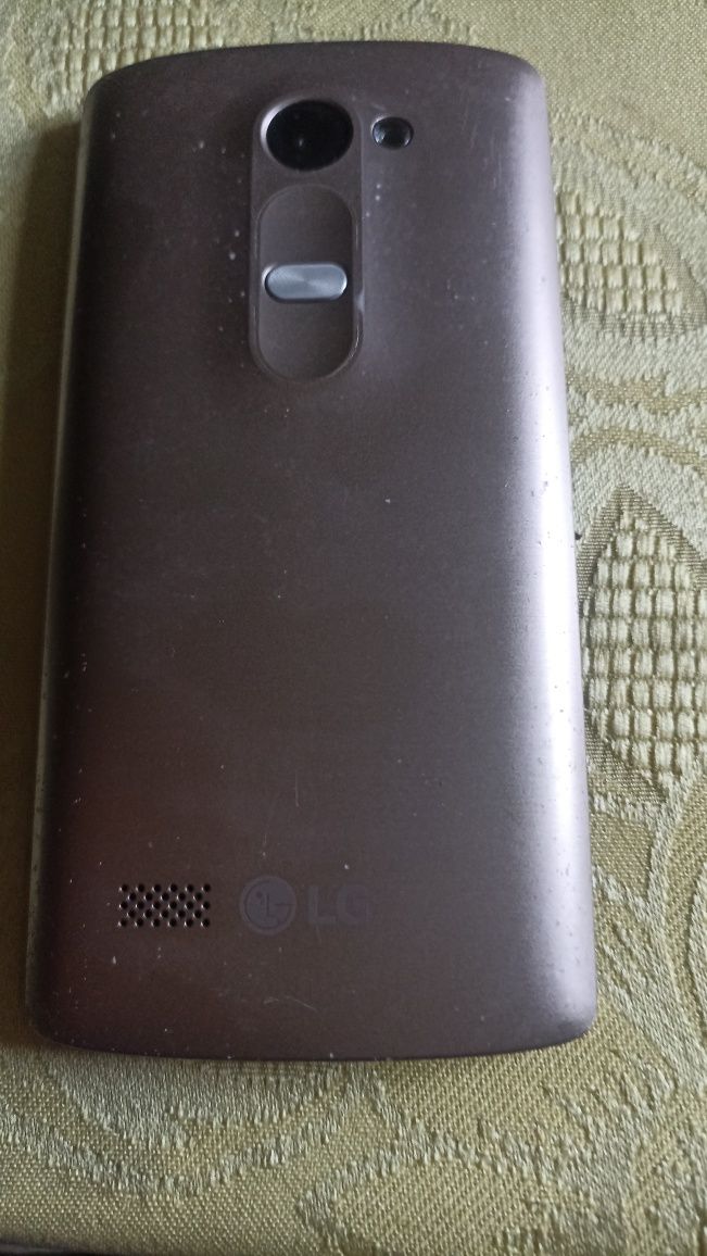 Продам Телефон LG Леон