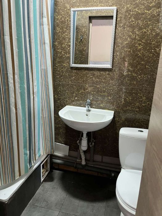 Нові кімнати з кухнею та санвузлом поруч вокзал, шпиталь. Від власника