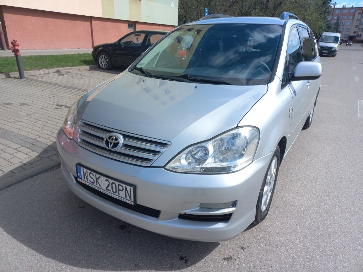 Toyota Avensis Verso*2.0 D4D*2004r*serwisowana w ASO*7 osób*bez rdzy*