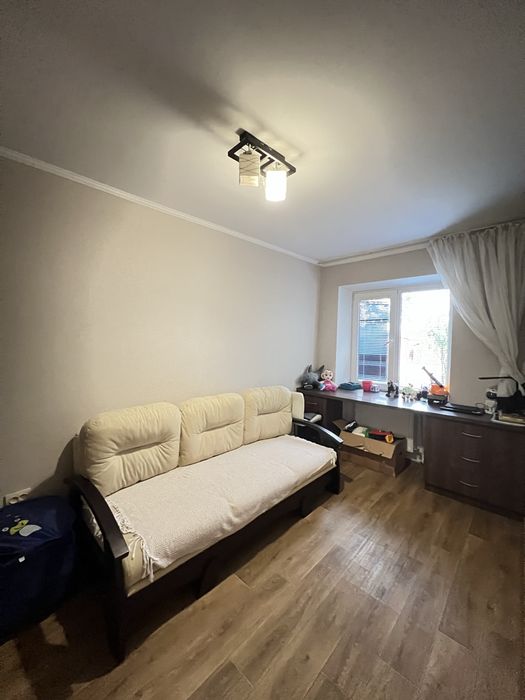 В продажу 4 к к в Варварівці з косметичним ремонтом