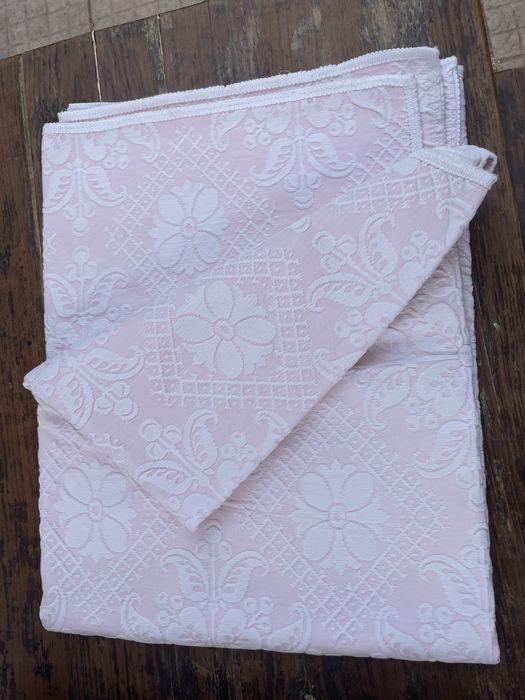 Colcha rosa de algodão