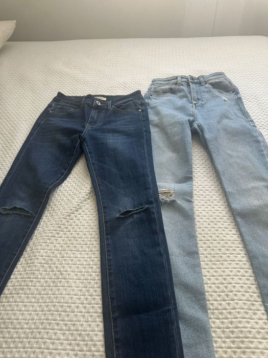 Dois pares de calças de ganga