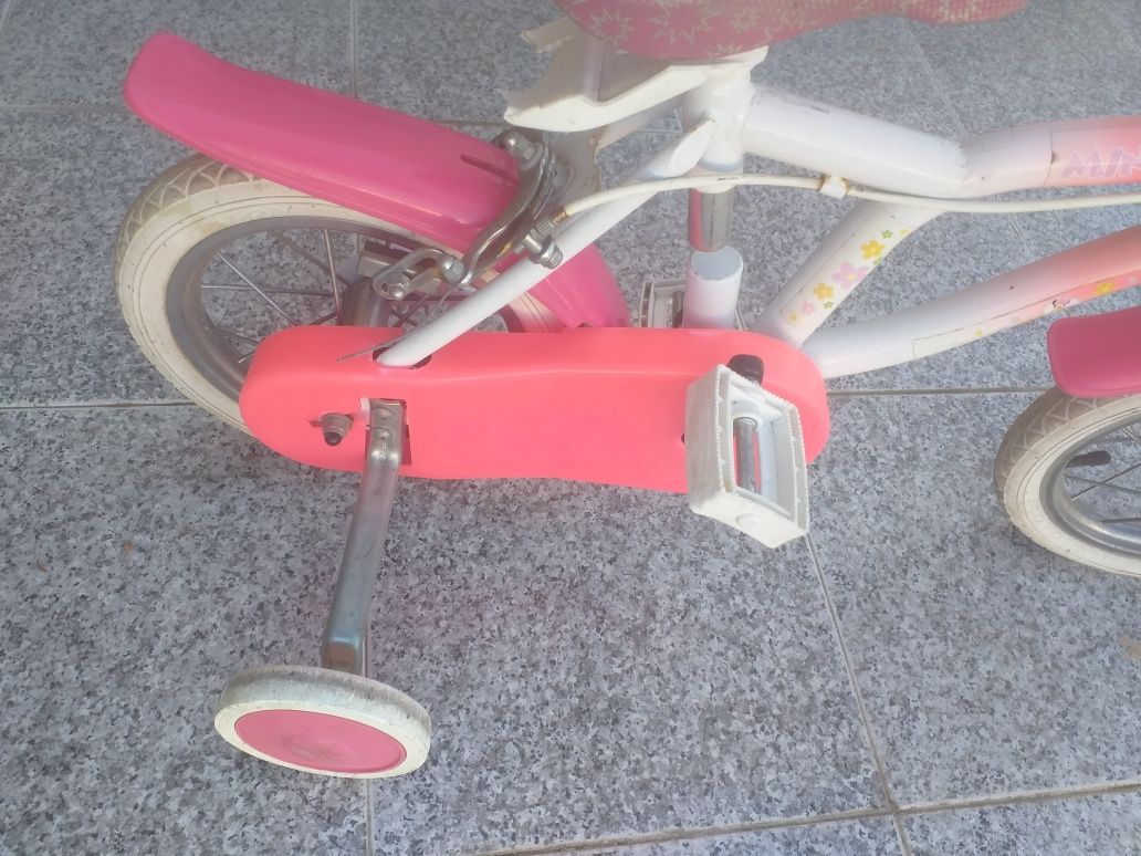 Bicicleta de criança com rodinhas da Minnie house