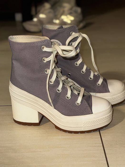 Converse All Star na obcasie