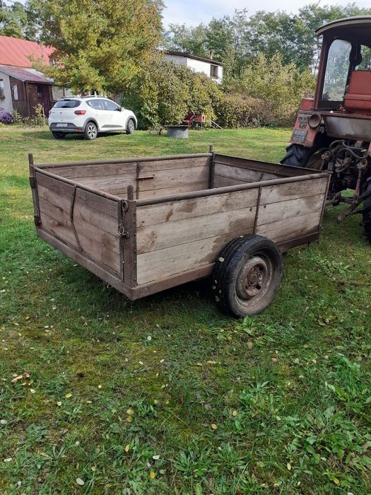 Przyczepka rolnicza.