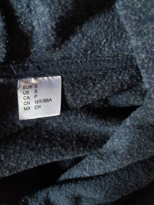 Кофта с капюшоном короткая