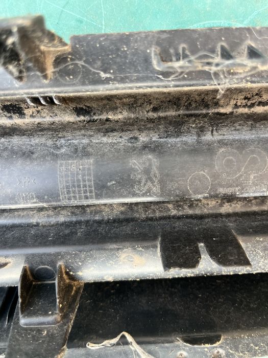 PEUGEOT 308 (cc) решітка решітки