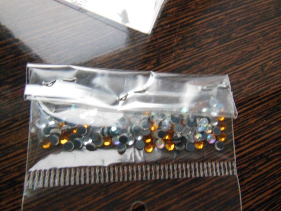 Бабочки 4 шт бисер, Стразы стеклянные на термооснове 4 уп. 400шт/3мм