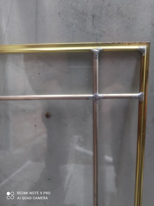 Продаю меблеве вітражне скло .Паяне жовтим металом , в доброму стані .