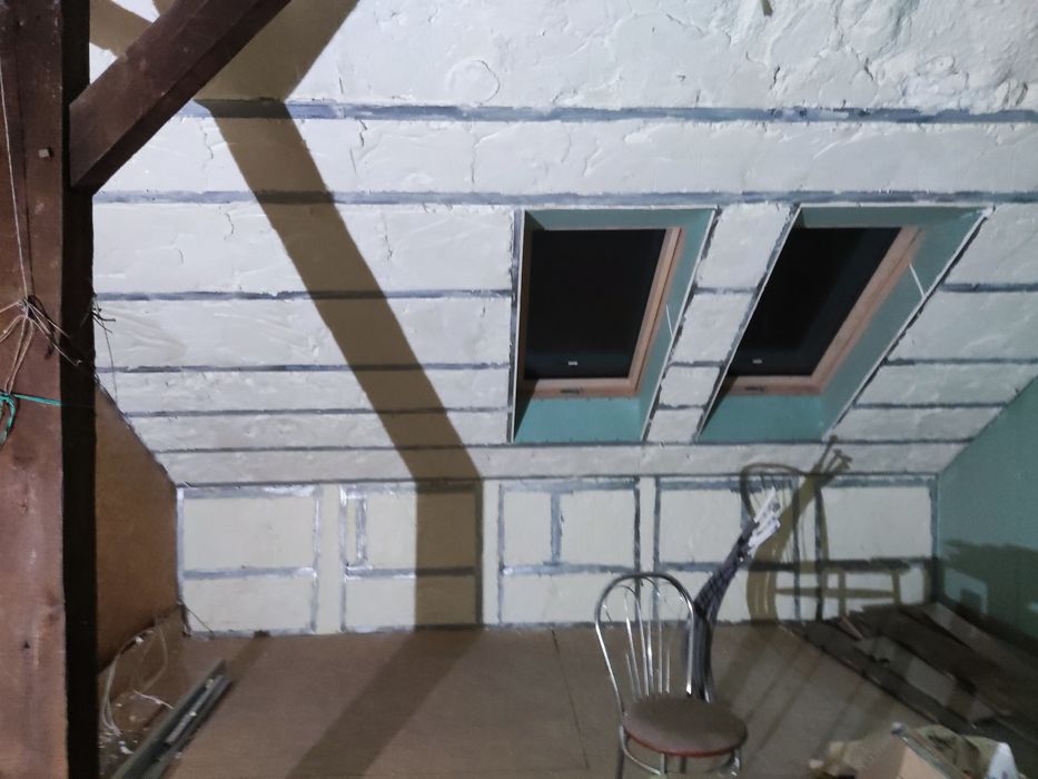 Ocieplanie pianką PUR dachu i poddasza - Izolacje natryskowe hal pianą