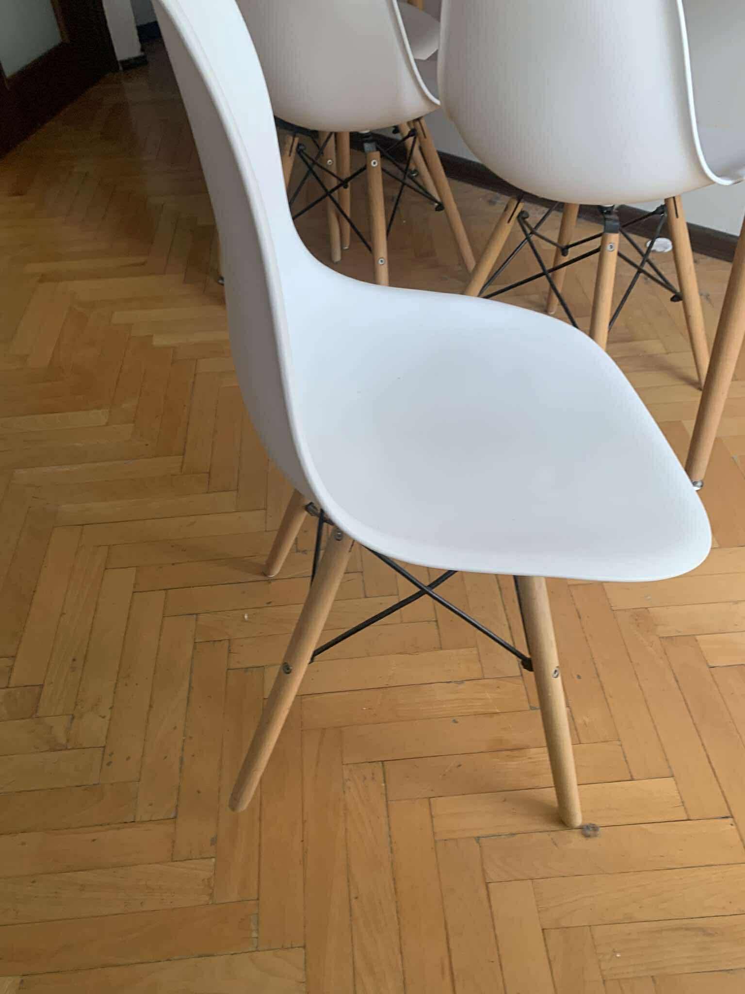 Stół biały i krzesła