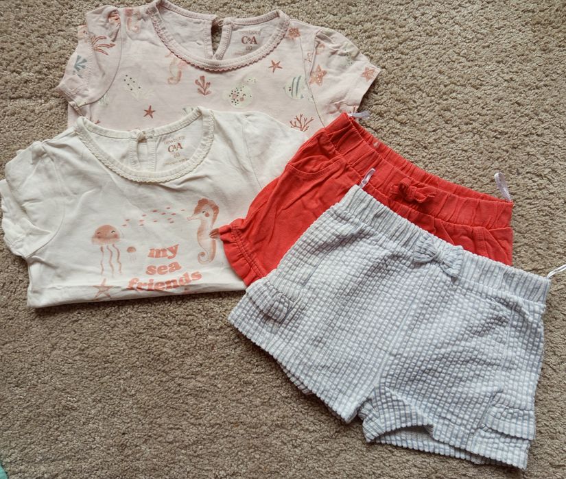 Conjunto de t-shirts e calções da C&A