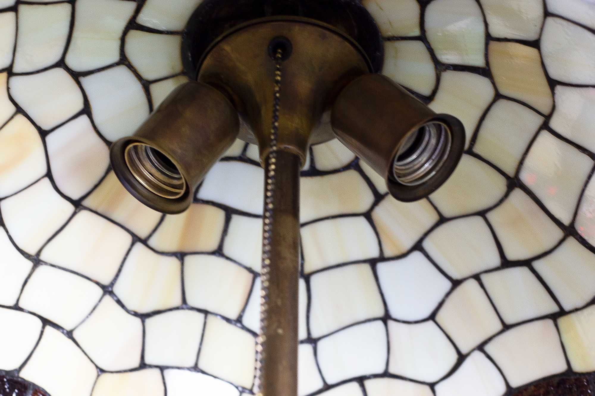 Stara mosiężna lampa podłogowa z kloszem witrażowym