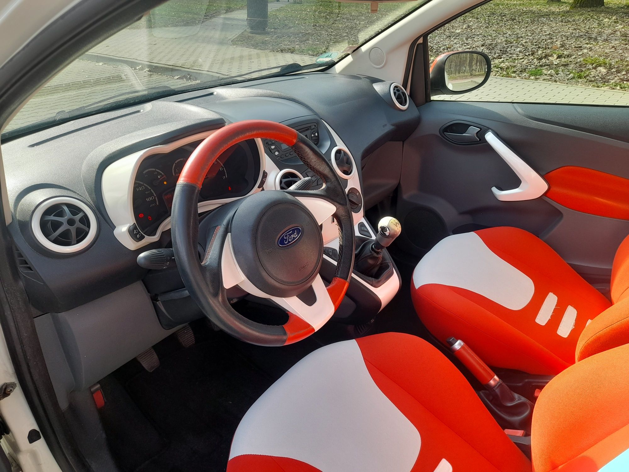 Ładny Ford KA.Przebieg 104.000tyś.Klima