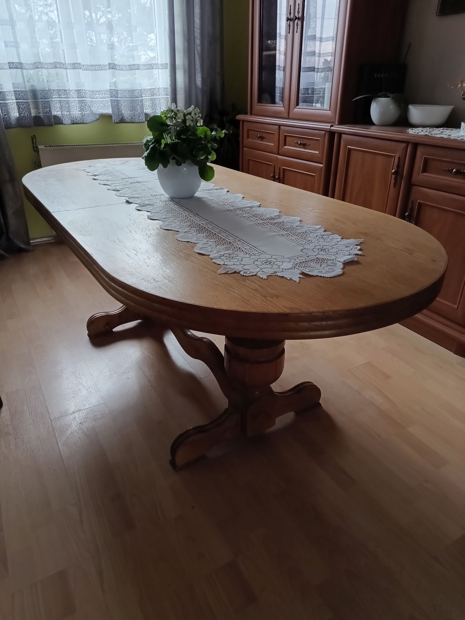 Stół drewniany solidny