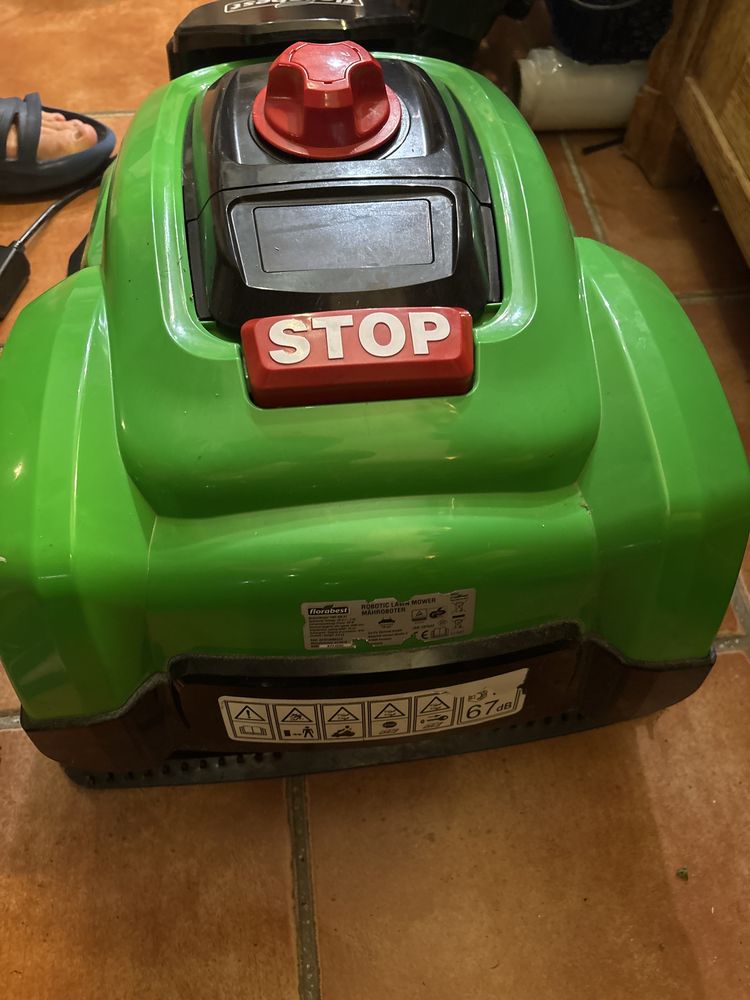 Robot koszacy kosiarka do trawy jak nowa oryginalne opakowanie i kołki