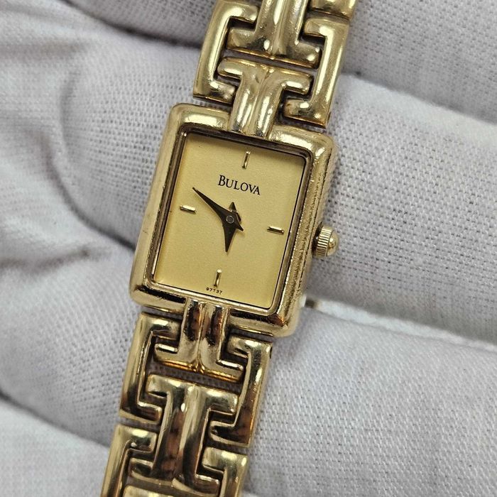 RELOGIO boluva vintage com banho em ouro