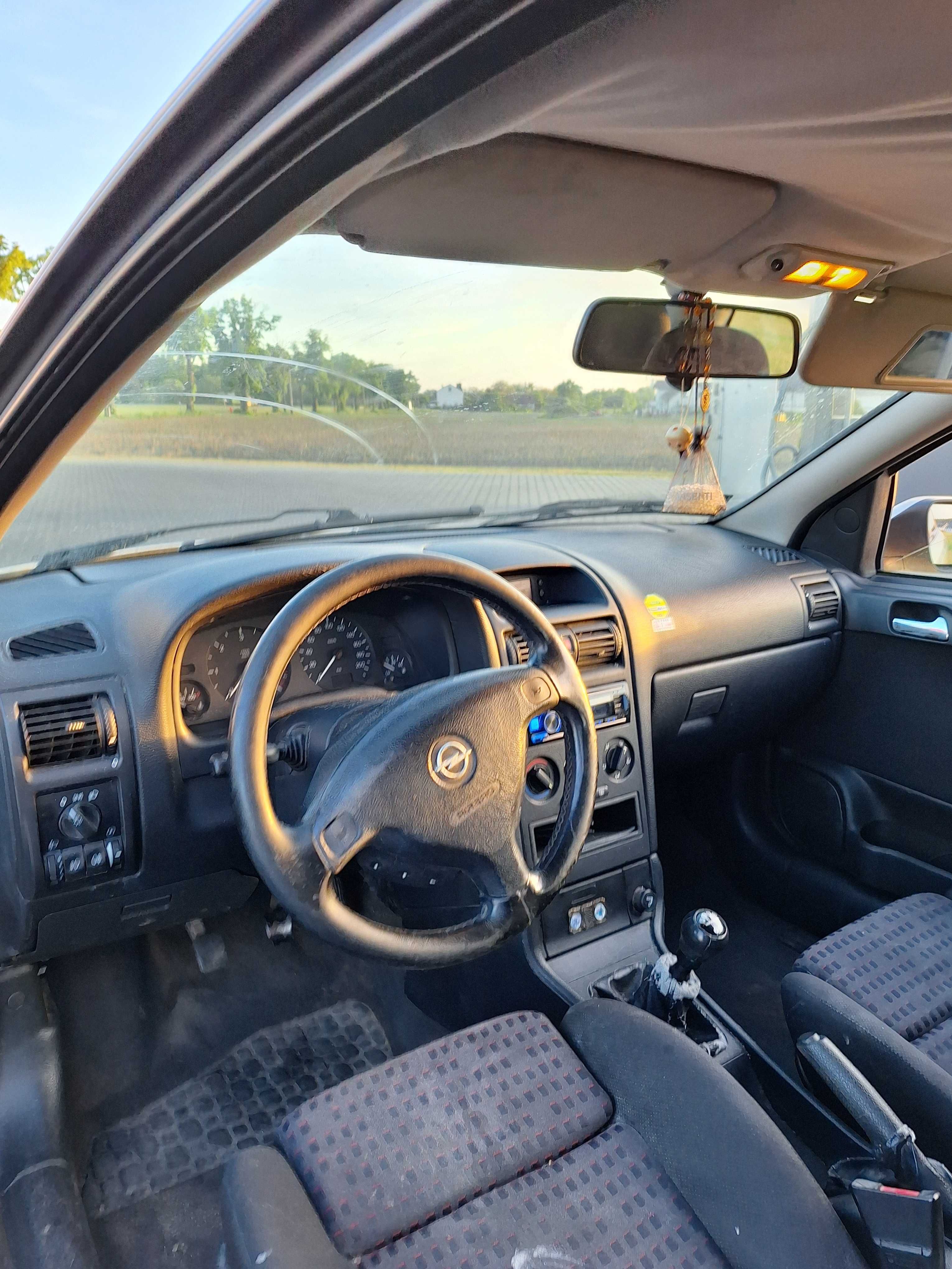 Opel astra 1.6 hatchbacku