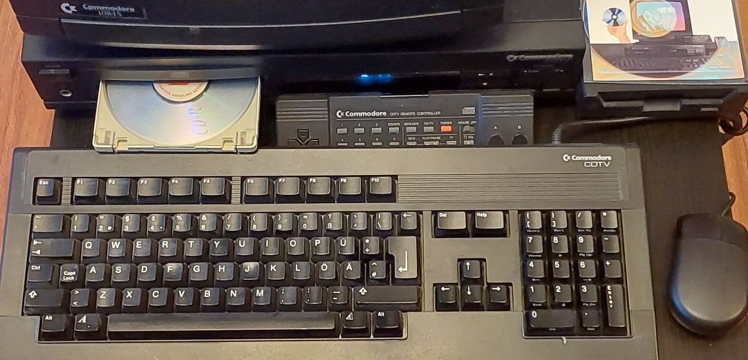 Amiga CDTV z monitorem 1084S