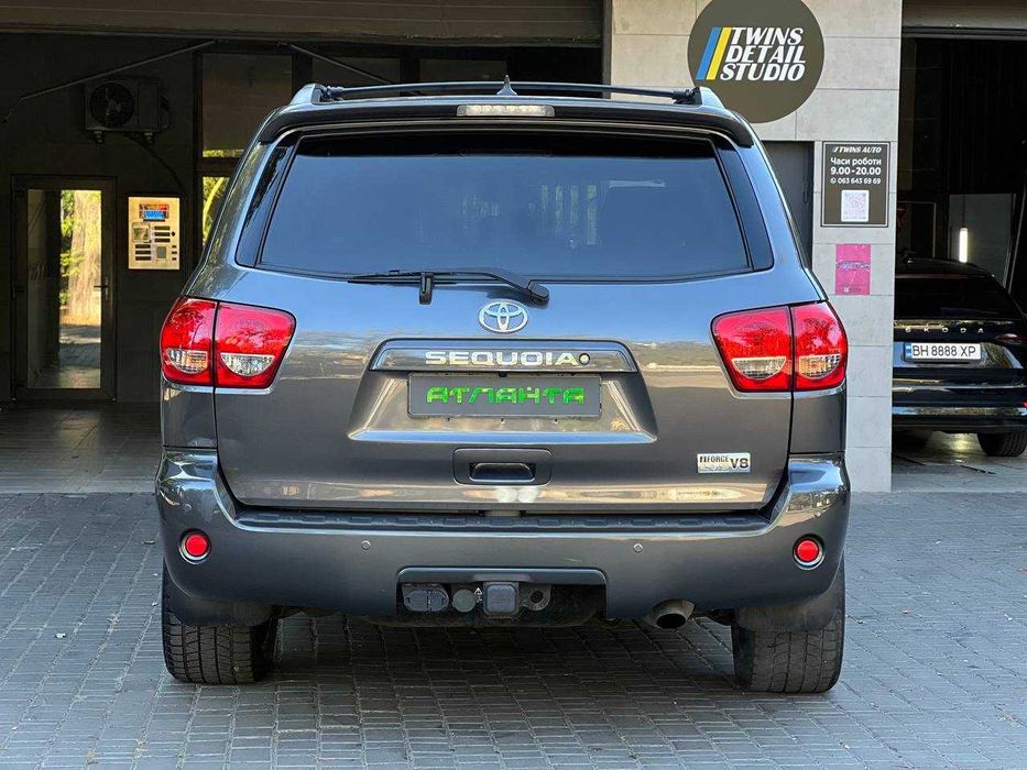 Toyota Sequoia 2016