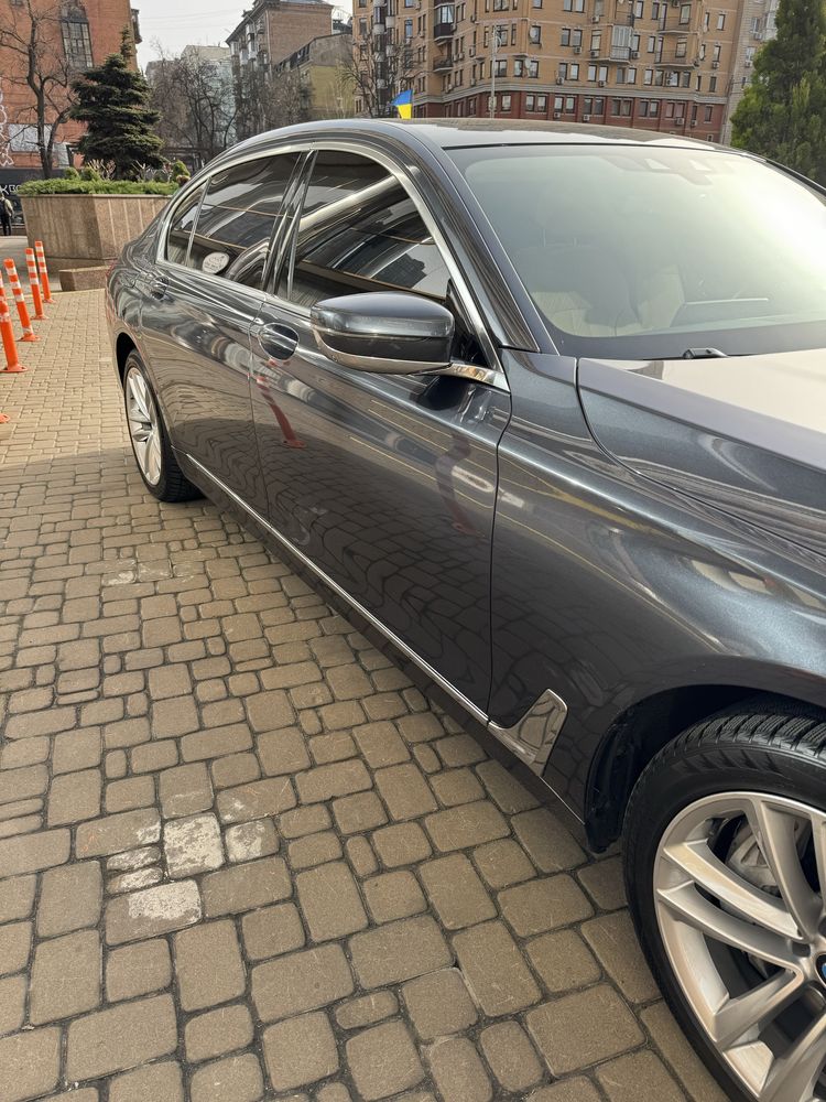 Bmw 750 XI в отдичном состоянии