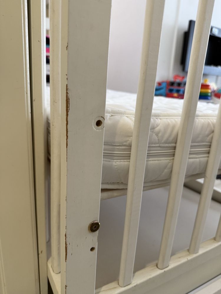 Łożeczko niemowlece  lozko ze szczebelkami materac