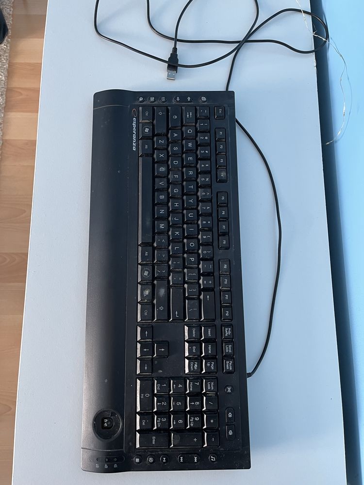 Monitor acer 22”+ klawiatura stacjonarna esperanza