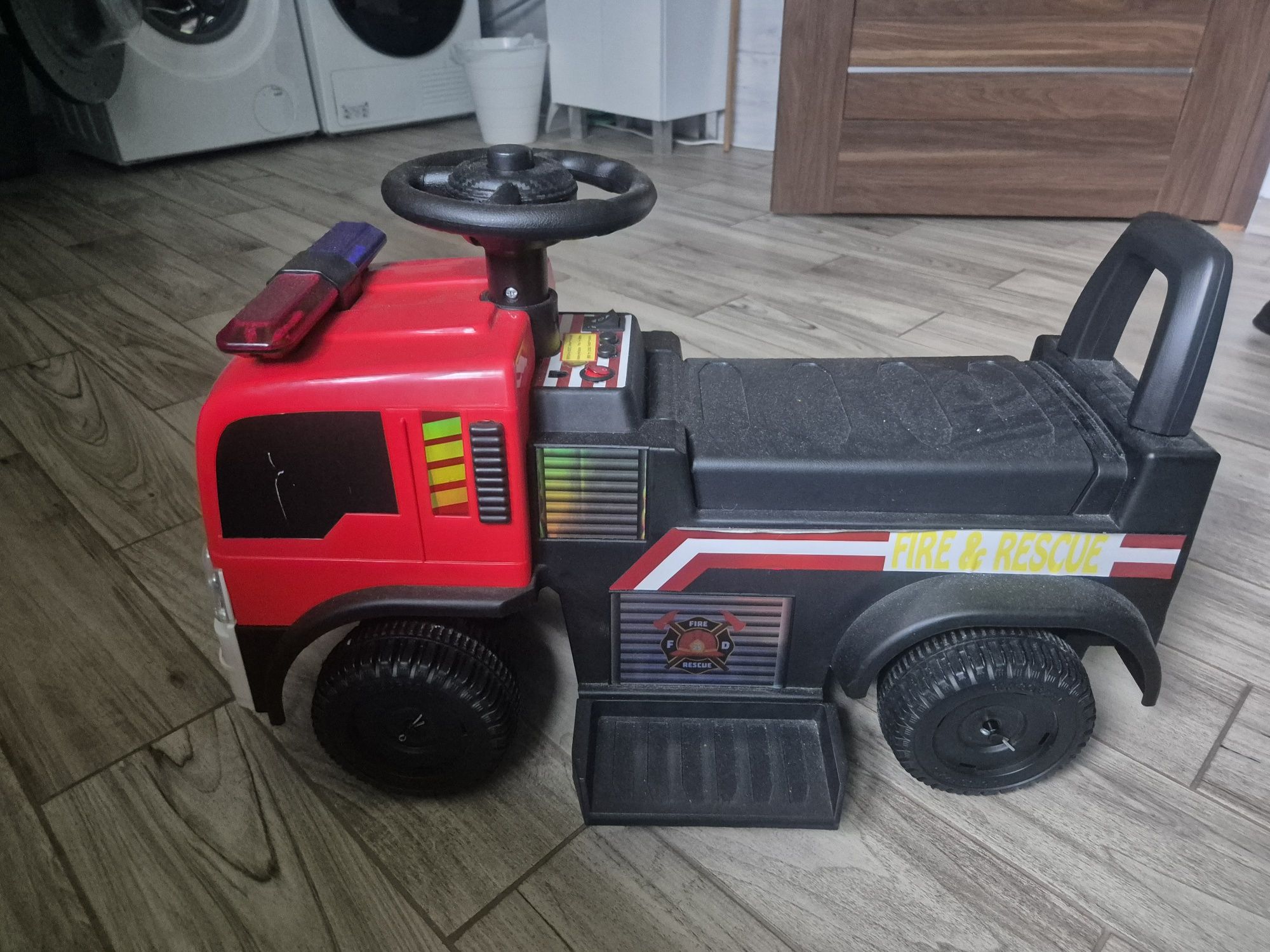Wóz strażacki na akumulator