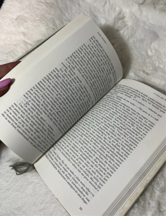 Livro: A Casa dos Espiritos de Isabel Allende