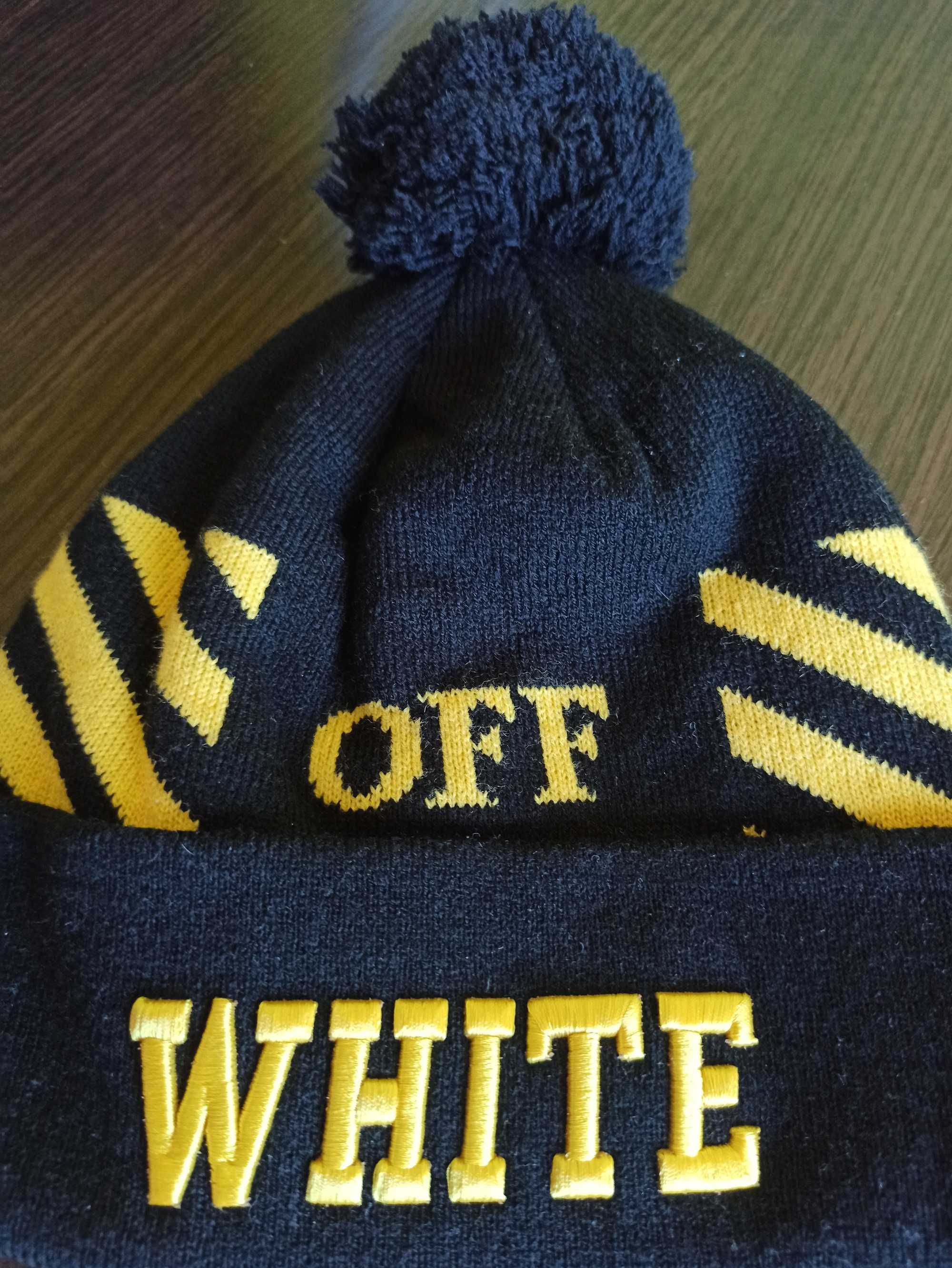 Шапка чоловіча off white