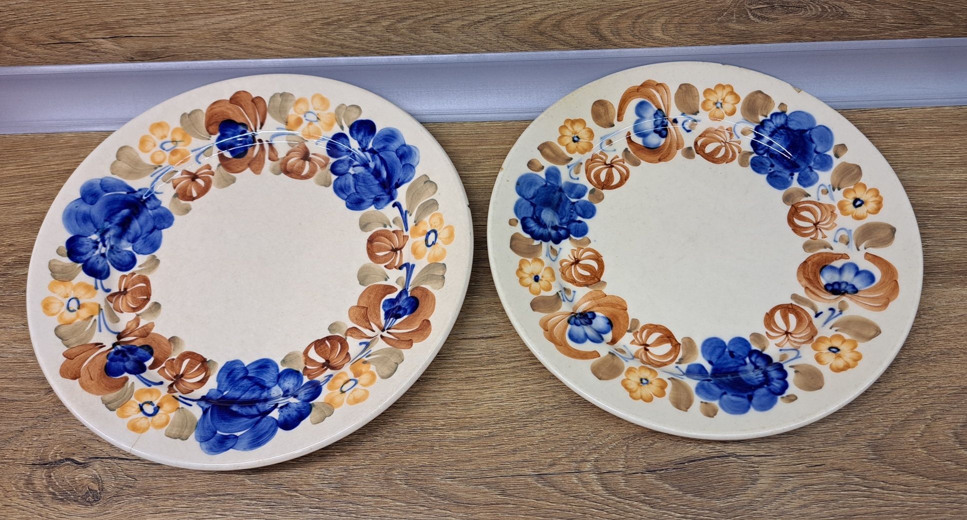 Ceramika Włocławek  - 2 średnie talerze, ręcznie malowane.