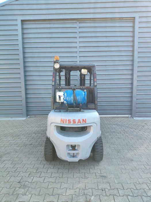 Wózek widłowy NISSAN 2,5 tony LPG