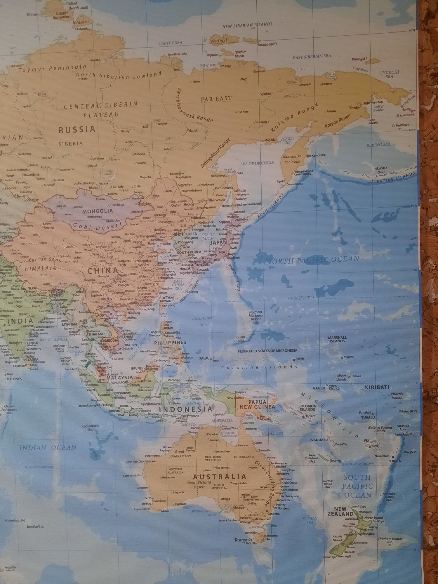 Mapa do Mundo, feito em tecido, 1.35x0,90. Vendo quantos quiser.
